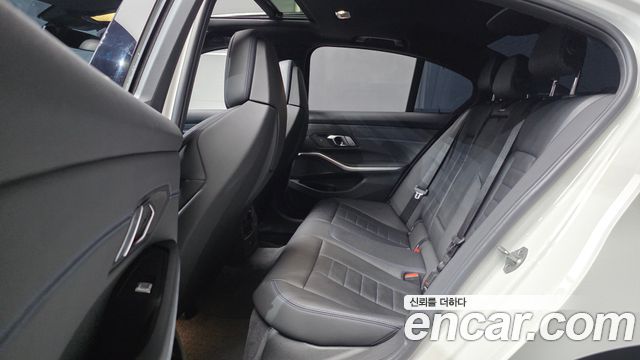BMW 3-Series 2023 — photo 18