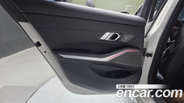 BMW 3-Series 2023 — photo 15