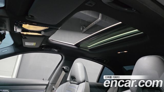 BMW 3-Series 2023 — photo 28