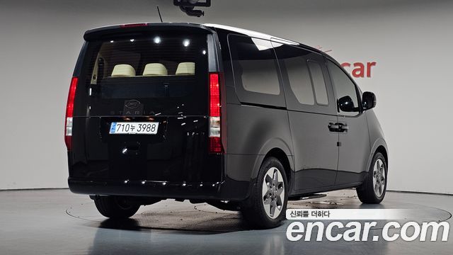 Hyundai Staria 2025 — photo 2