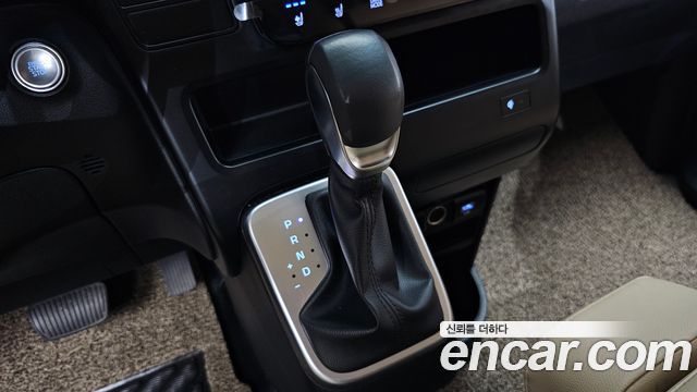Hyundai Staria 2025 — photo 12