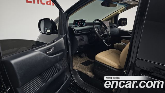 Hyundai Staria 2025 — photo 13