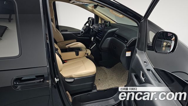 Hyundai Staria 2025 — photo 17