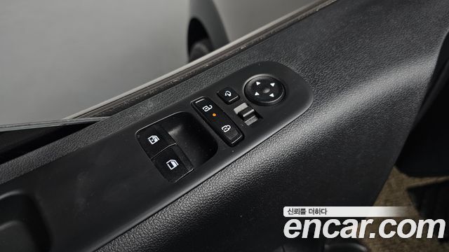 Hyundai Staria 2025 — photo 23