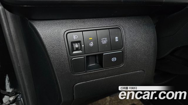 Hyundai Staria 2025 — photo 24