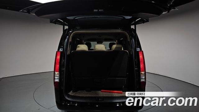 Hyundai Staria 2025 — photo 26