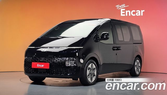 Hyundai Staria 2025 — photo 1