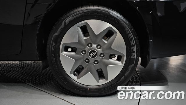 Hyundai Staria 2025 — photo 7