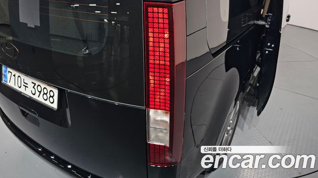 Hyundai Staria 2025 — photo 9