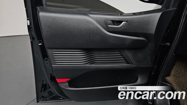 Hyundai Staria 2025 — photo 14