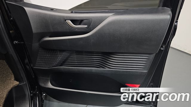 Hyundai Staria 2025 — photo 15