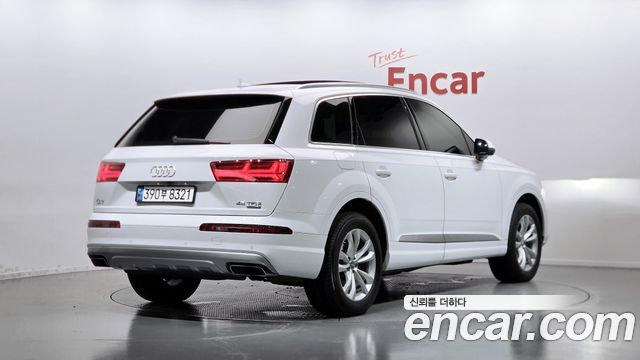 Audi Q7 2019 — photo 2