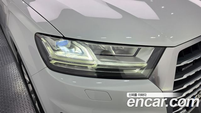 Audi Q7 2019 — photo 8