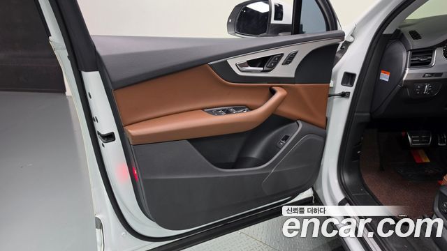 Audi Q7 2019 — photo 14