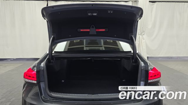 Genesis G80 2017 — photo 26