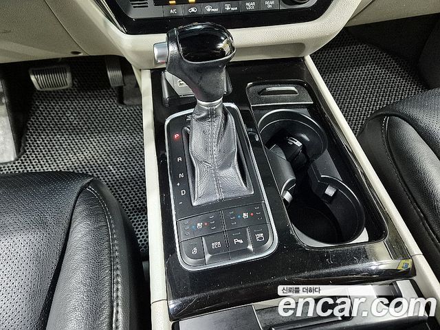 Kia Canival 2015 — photo 9