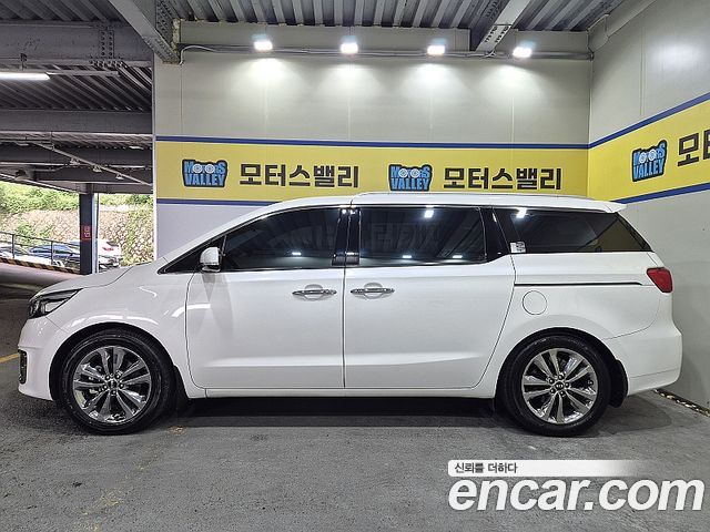 Kia Canival 2015 — photo 18