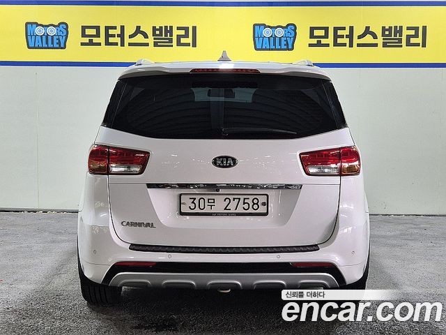 Kia Canival 2015 — photo 20