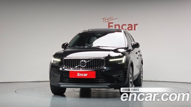 Volvo XC40 2023 — photo 3