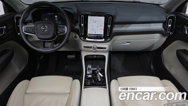 Volvo XC40 2023 — photo 10