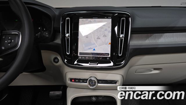 Volvo XC40 2023 — photo 20