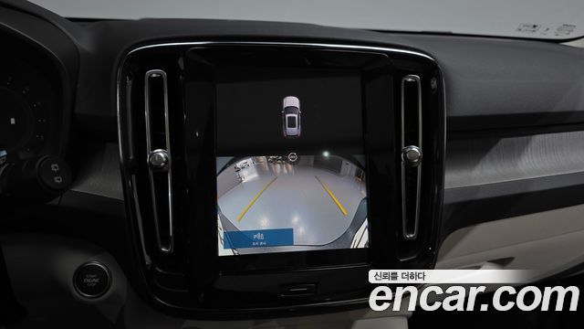 Volvo XC40 2023 — photo 21