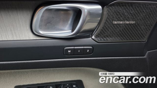 Volvo XC40 2023 — photo 24