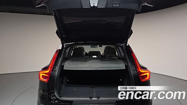 Volvo XC40 2023 — photo 26