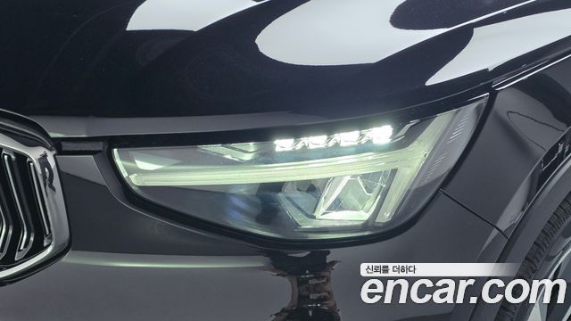 Volvo XC40 2023 — photo 8