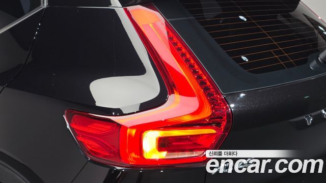 Volvo XC40 2023 — photo 9