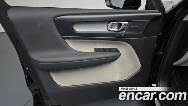 Volvo XC40 2023 — photo 14