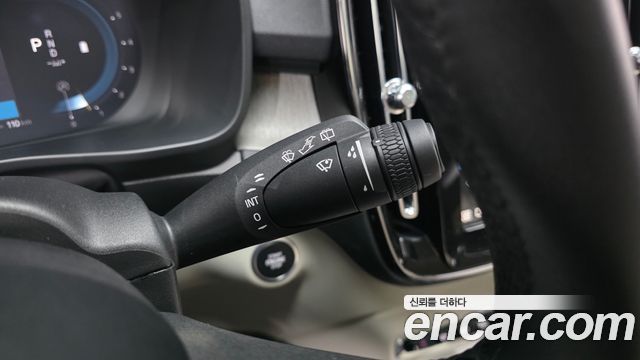 Volvo XC40 2023 — photo 27