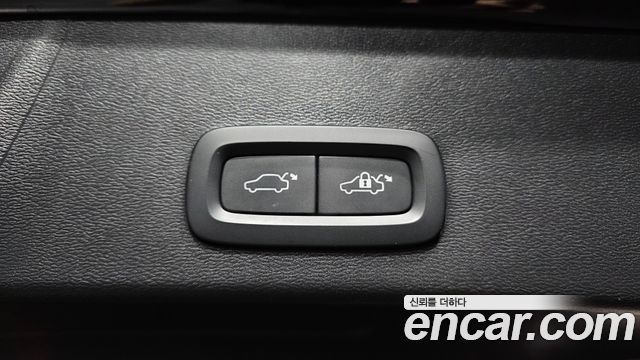 Volvo XC40 2023 — photo 32