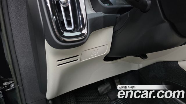 Volvo XC40 2023 — photo 33