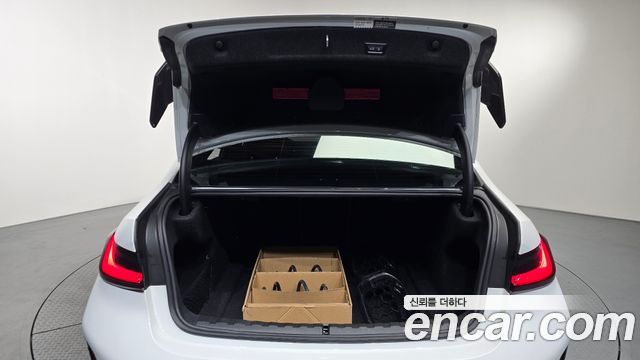 BMW 3-Series 2024 — photo 26