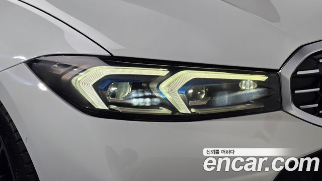 BMW 3-Series 2024 — photo 8