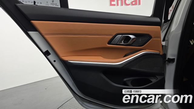 BMW 3-Series 2024 — photo 15