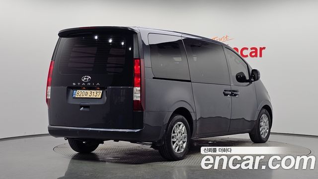 Hyundai Staria 2022 — photo 2
