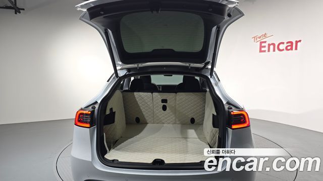 Tesla Model Y 2021 — photo 18