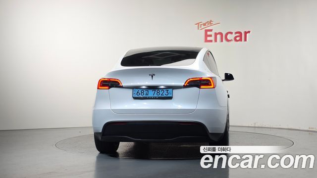 Tesla Model Y 2023 — photo 4
