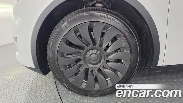 Tesla Model Y 2023 — photo 5