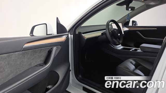 Tesla Model Y 2023 — photo 13
