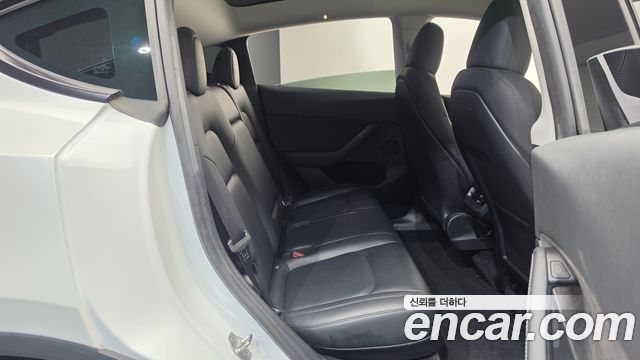 Tesla Model Y 2023 — photo 17