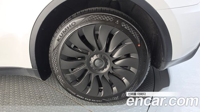 Tesla Model Y 2023 — photo 7