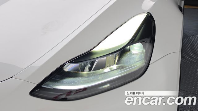 Tesla Model Y 2023 — photo 8
