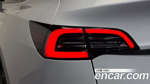Tesla Model Y 2023 — photo 9