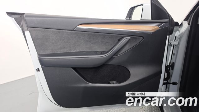 Tesla Model Y 2023 — photo 14