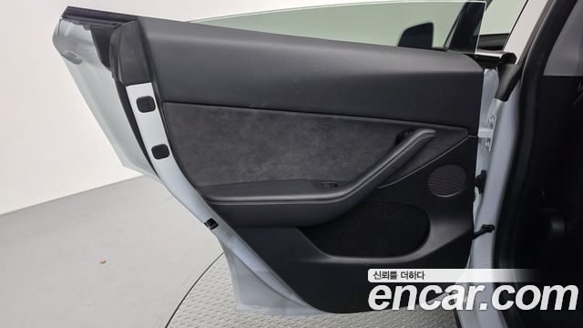 Tesla Model Y 2023 — photo 15