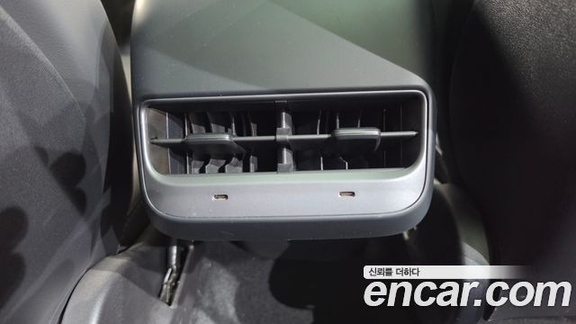 Tesla Model Y 2023 — photo 35
