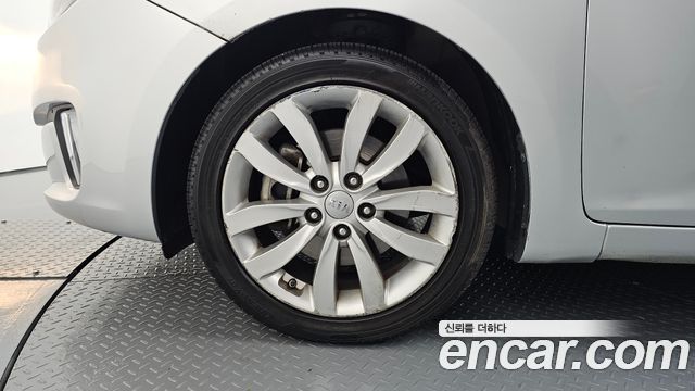Kia Carens 2015 — photo 5